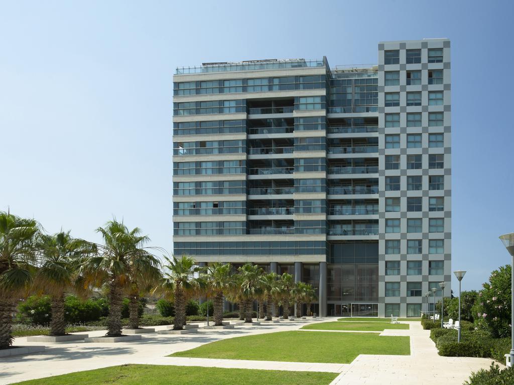 Aparthotel Okeanos On The Beach Herzelia Exterior foto
